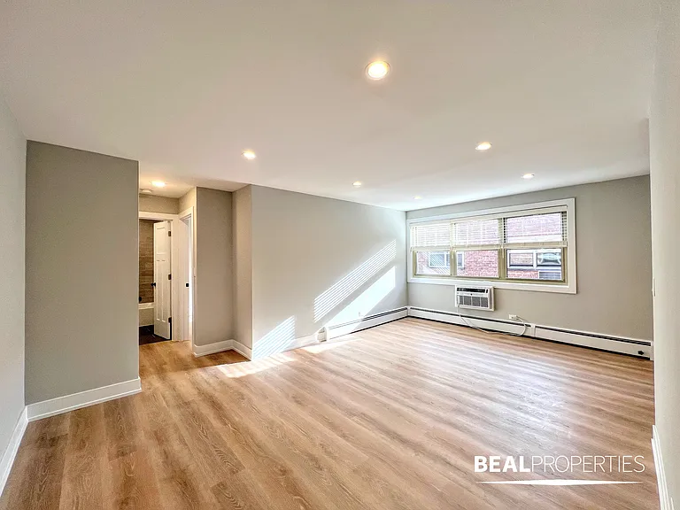 452 W Oakdale — Photo 39