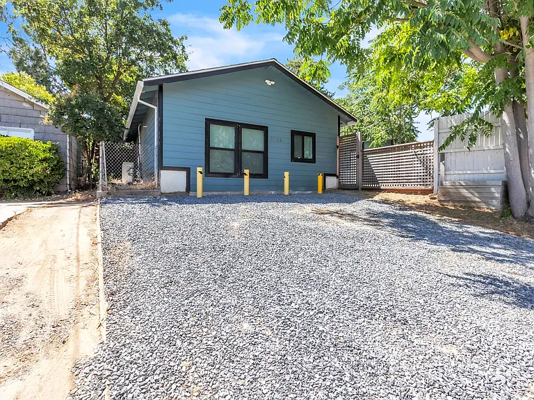 207 D St #B — Photo 1