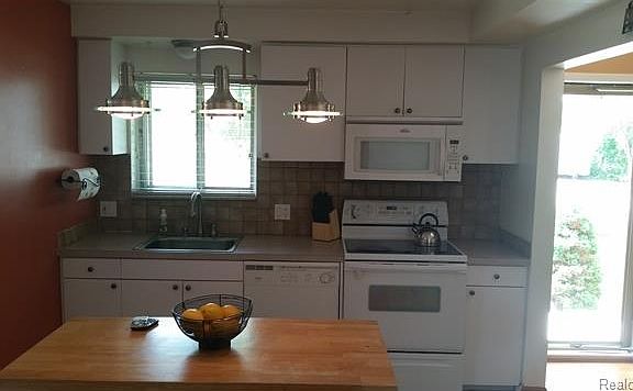 4th image of 33371 Anita Dr