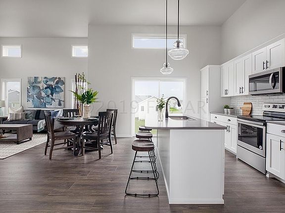 3rd image of 1114 Eaglewood Ave W