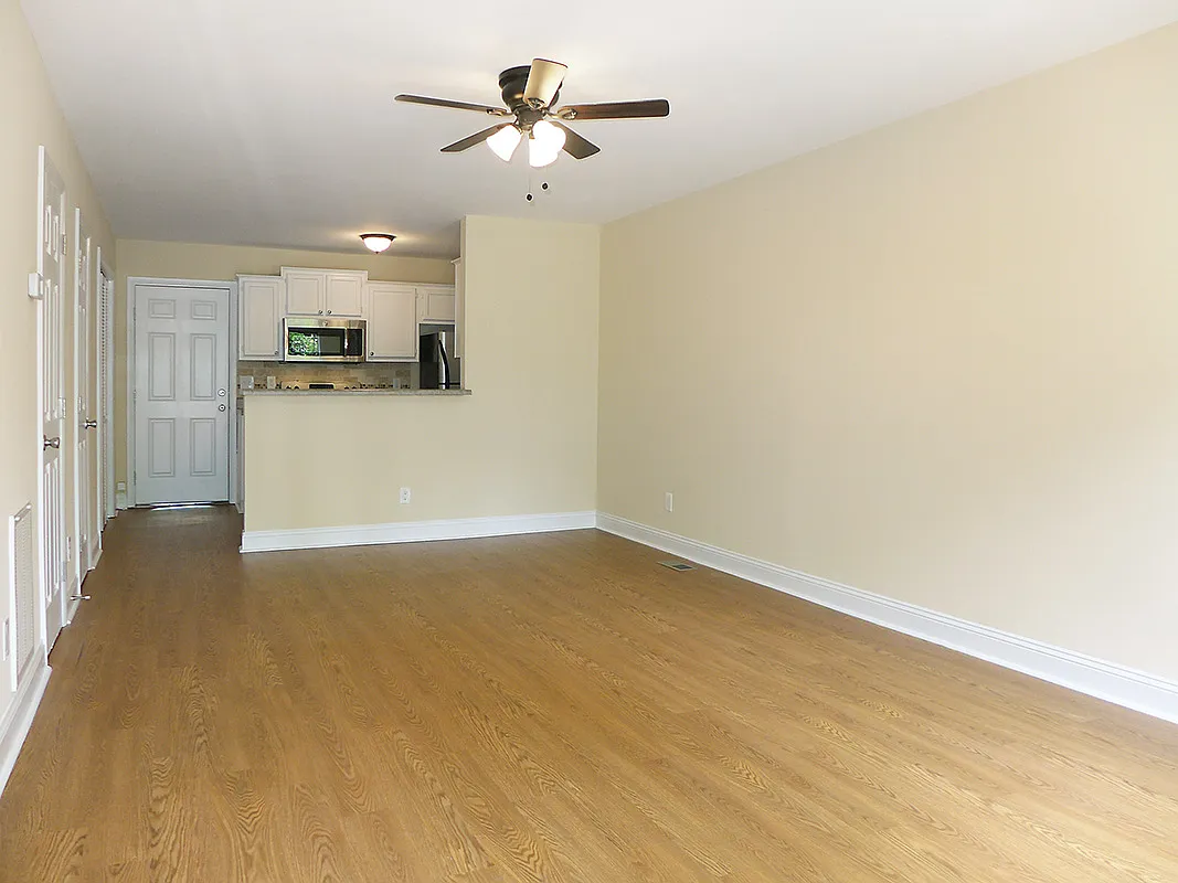 2 bed, 1.5 bath, 900 sqft, $1,895 — Photo 3