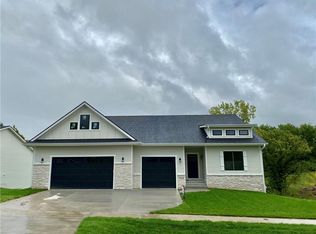 5610 Sunburst Dr, Pleasant Hill, IA 50327