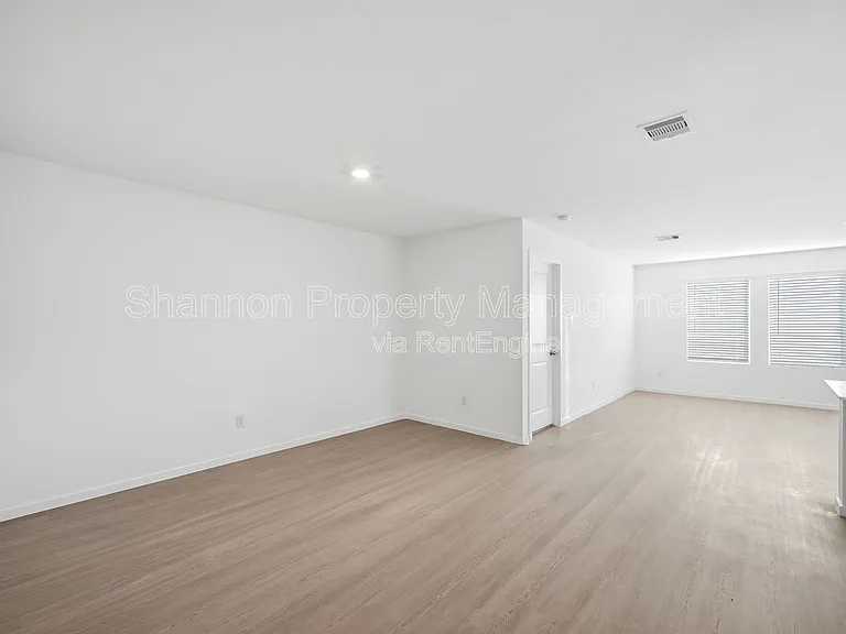 25585 Rose Creek Dr — Photo 5