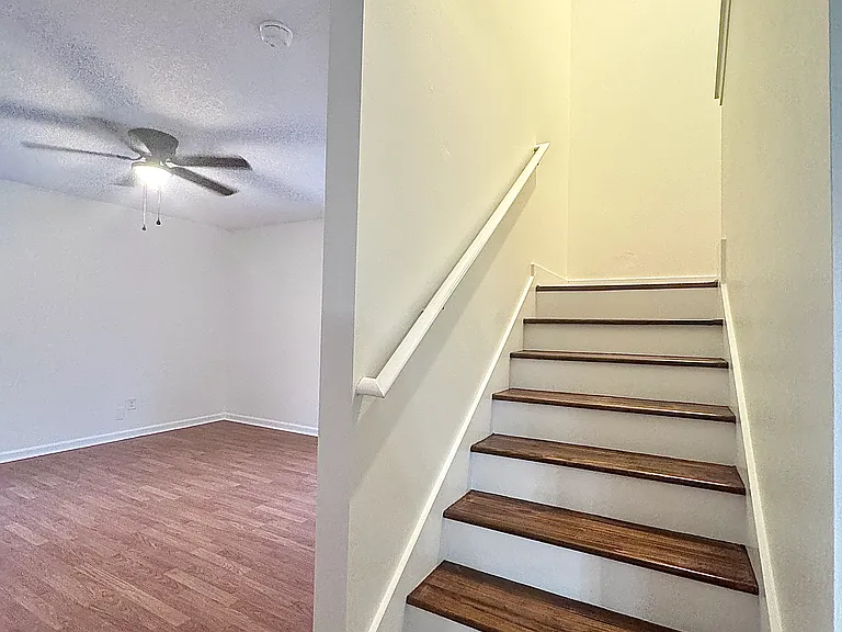 413 Braden Ct — Photo 12
