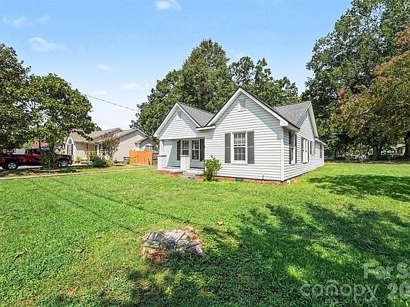 2nd image of 1911 Central Dr