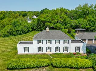 1596 W Palatine Rd, Inverness, IL 60067