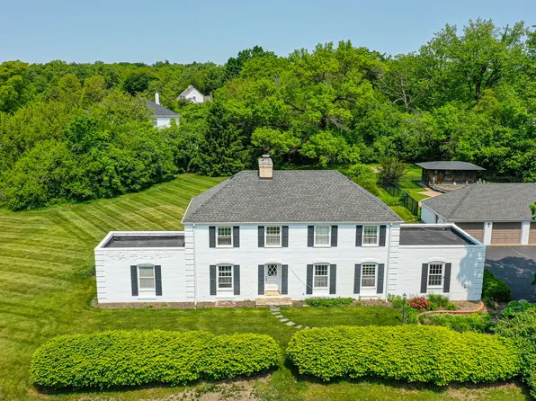 1596 W Palatine Rd, Inverness, IL 60067