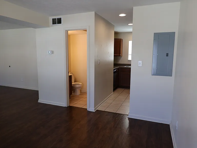 1427 Sycamore St #1 — Photo 3