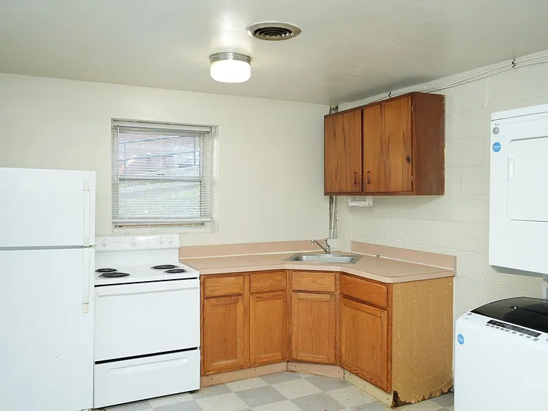 1883 University Cir — Photo 1