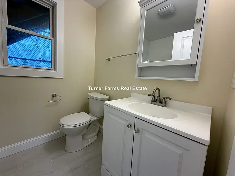 7 Lowell Cir #1R — Photo 7