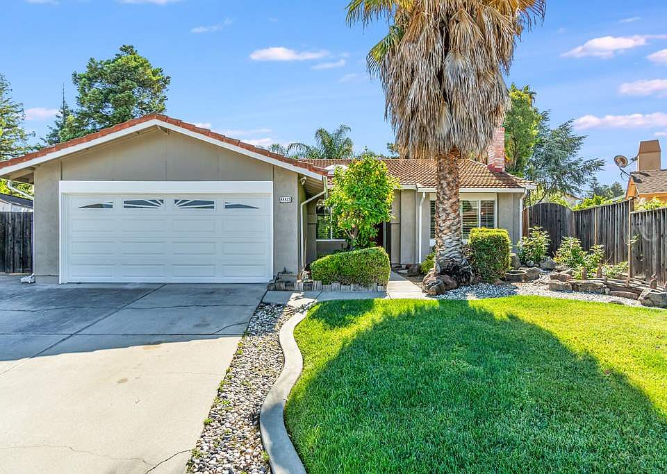1st image of 48825 Big Horn Ct