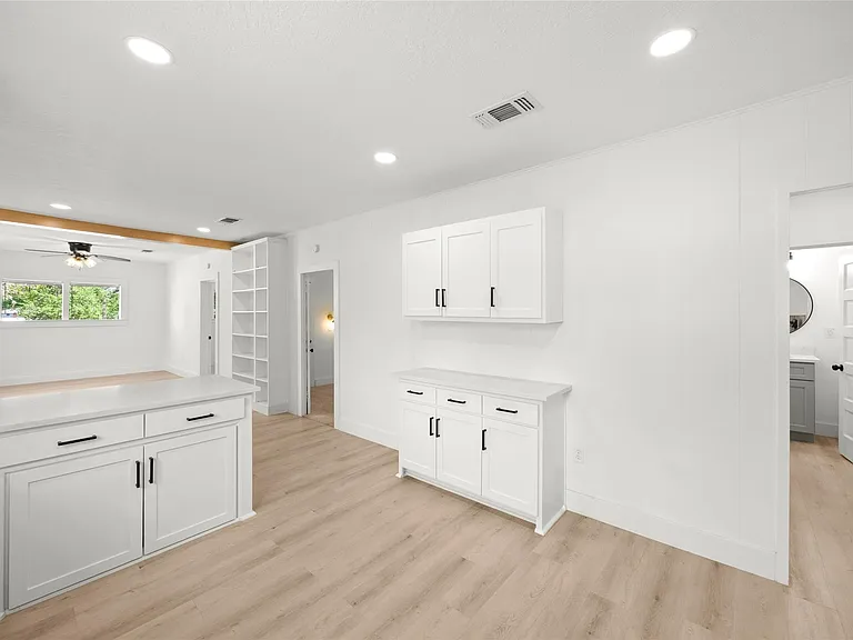 620 S Bell St — Photo 10