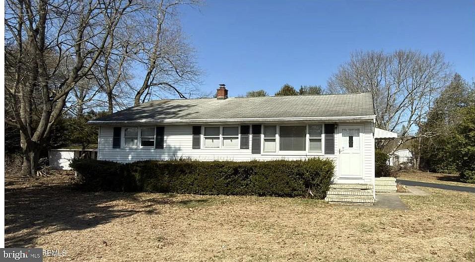 1st image of 325 Sharon Rd