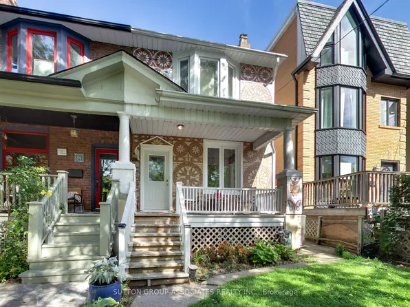 82 Helena Ave, Toronto, ON M6G 2H2