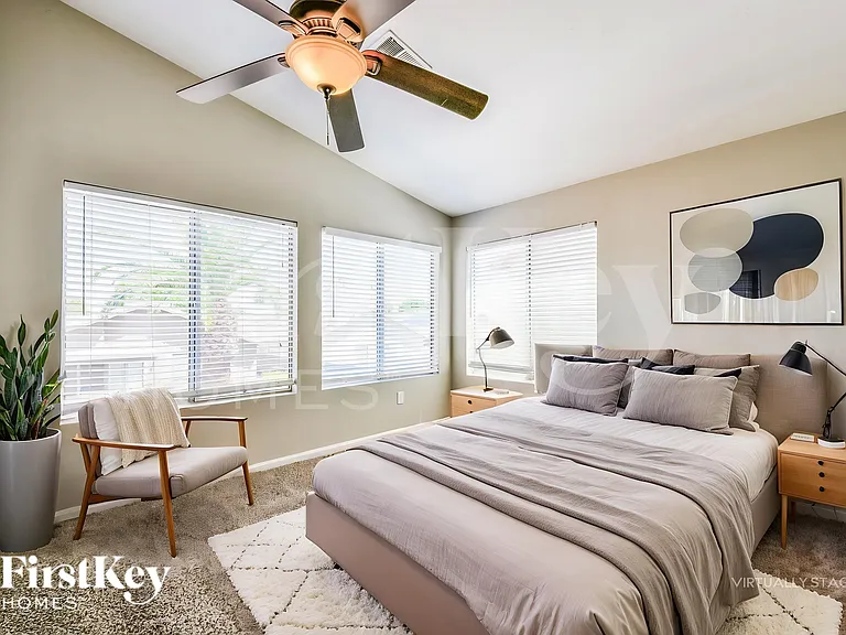 848 E Morelos St — Photo 13