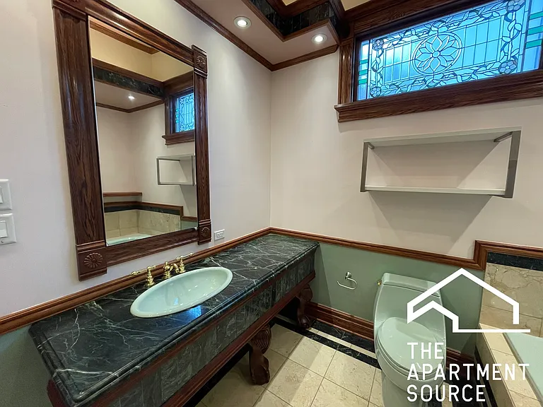 33 E Division St #3 — Photo 11