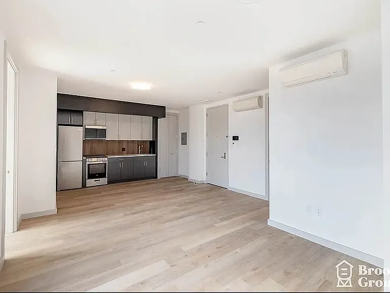 26 Sherman Ave #8E — Photo 1