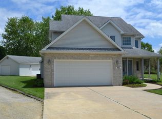 460 S Carol Ln, Braidwood, IL 60408
