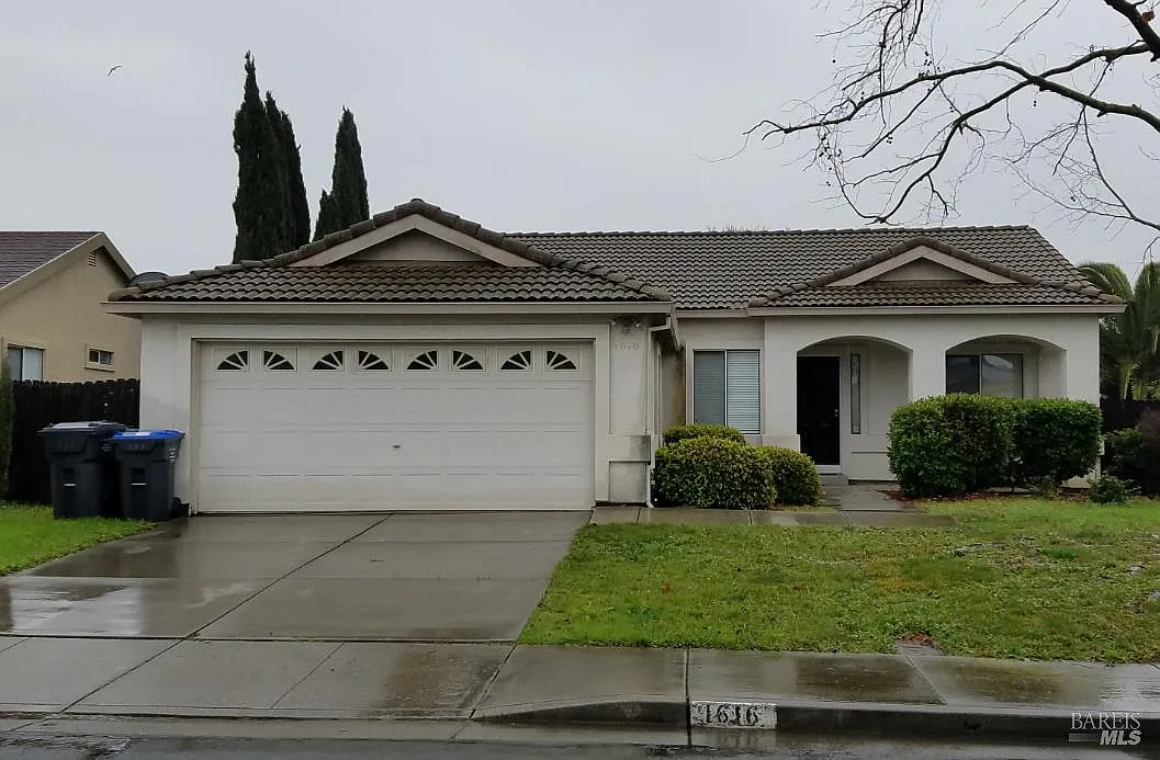 3 bed, 1264 sqft, $2,900 — Photo 1