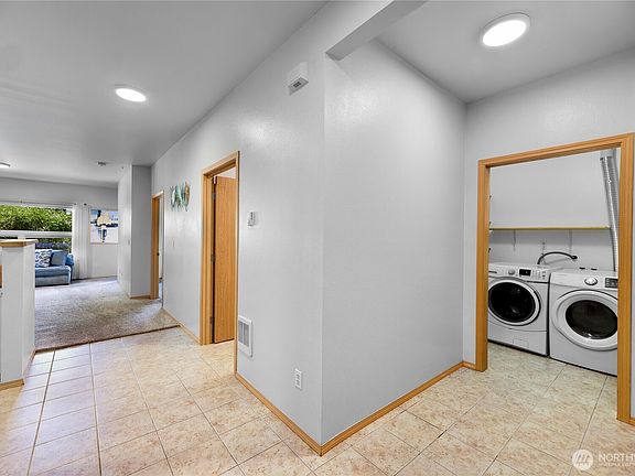 5th image of 512 Darby Drive #105
