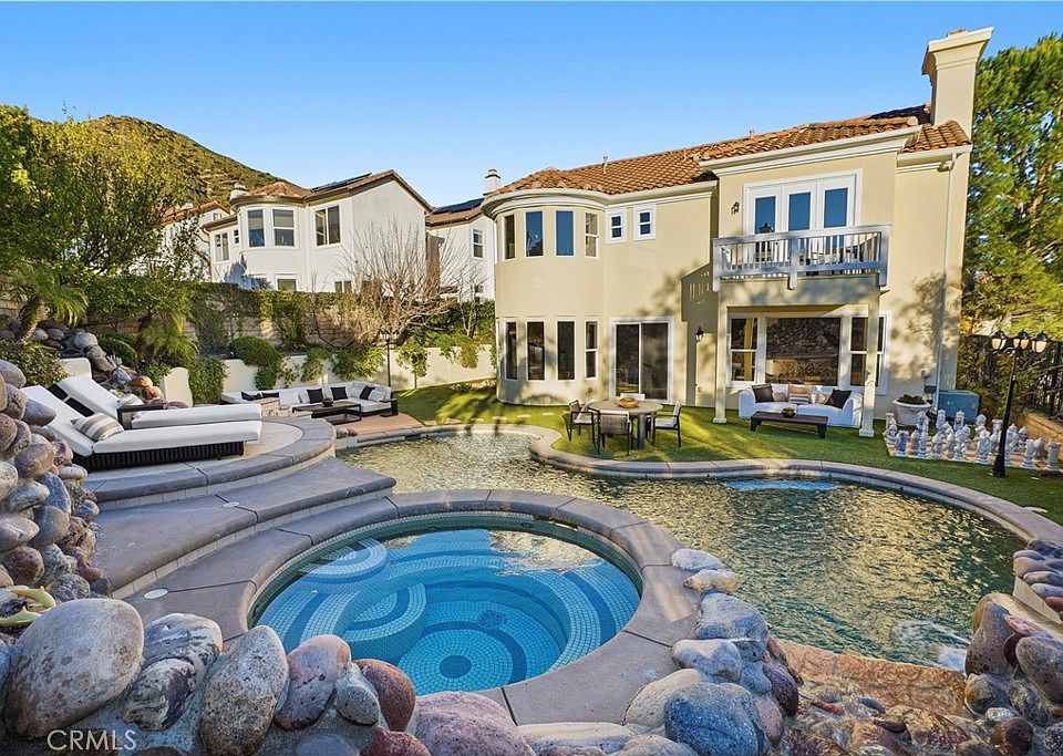 1st image of 907 Deerhill Rd