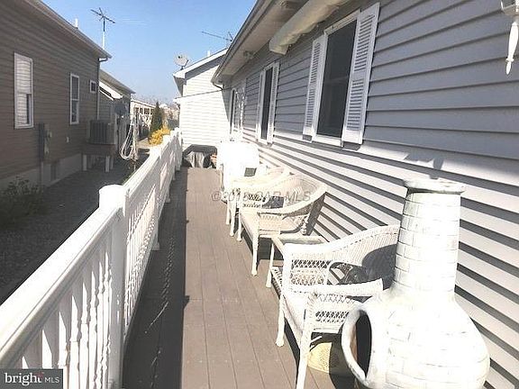 3rd image of 114 Yawl Dr