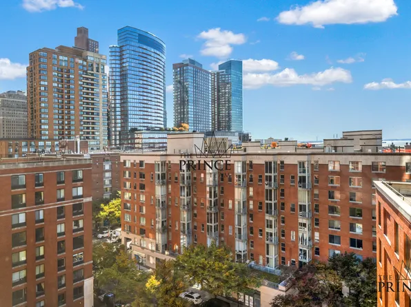 380 Rector Place image 6 of 13