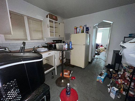 4th image of 6211 Bircher Ave