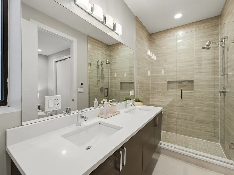 1349 N Leavitt St #1A — Photo 15