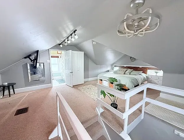 4 bed, 2.5 bath, 250 sqft, $797 — Photo 2