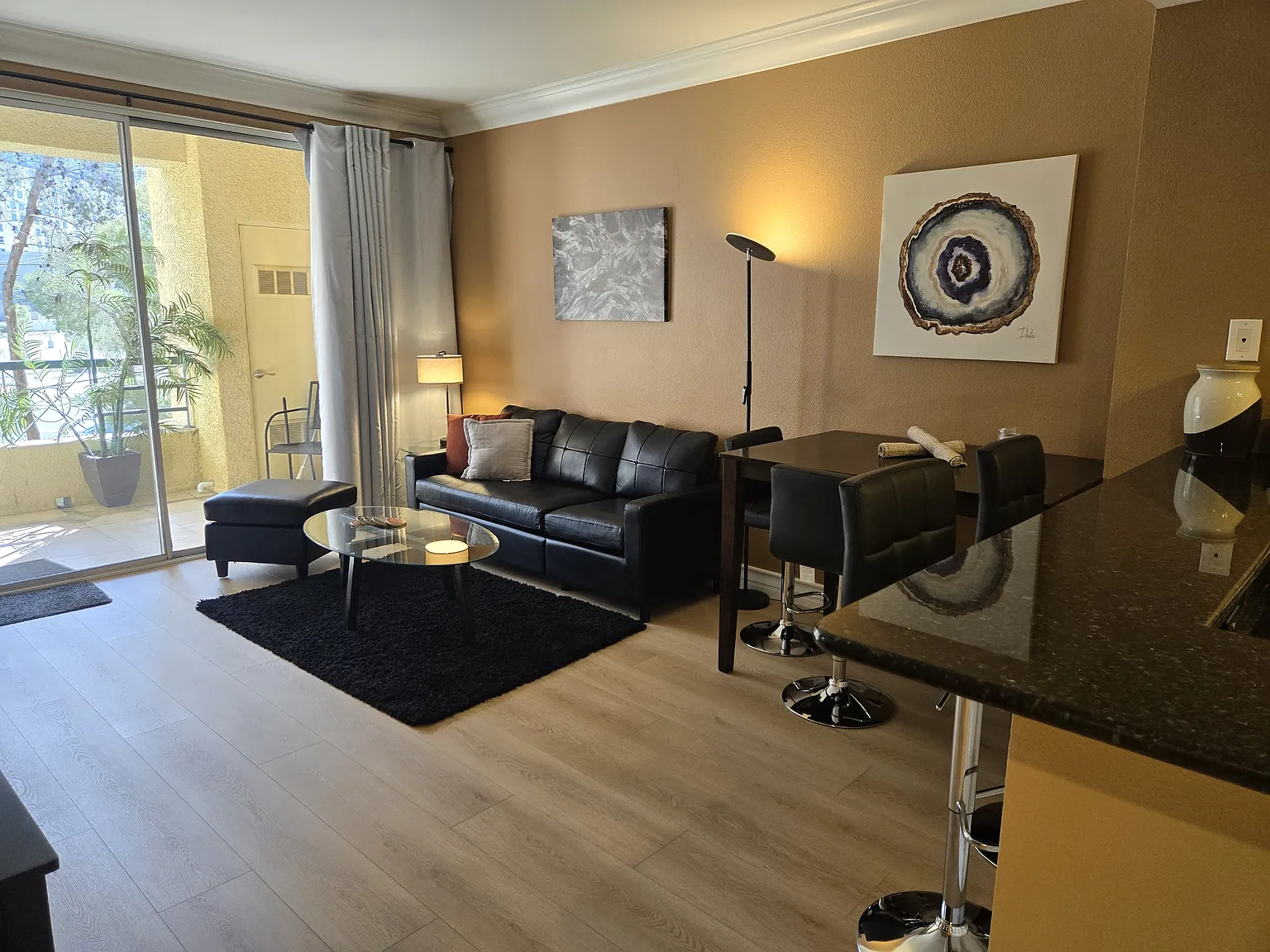 210 E Flamingo Rd — Photo 2