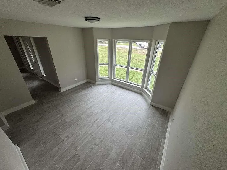529 Brandon Rd — Photo 4