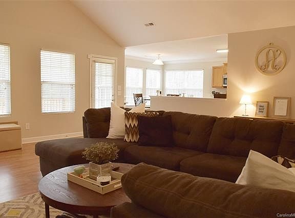 4th image of 7184 Rolling Hills Dr