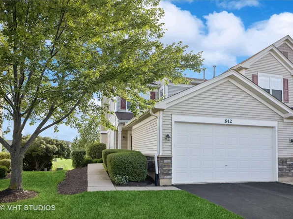 912 Genesee Dr, Naperville, IL 60563