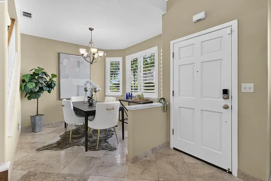 4 bed, 1865 sqft, $4,200 — Photo 3