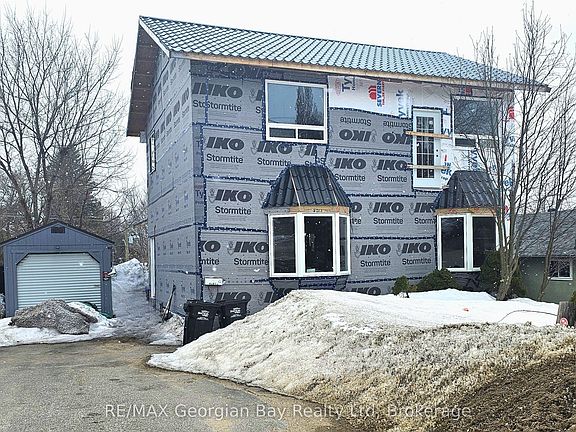 3rd image of 540 Johnson St