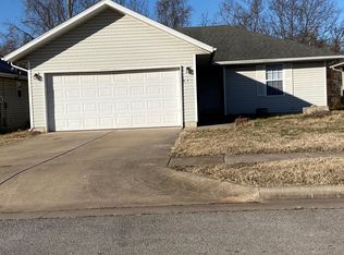 671 N Elder Ave, Springfield, MO 65802
