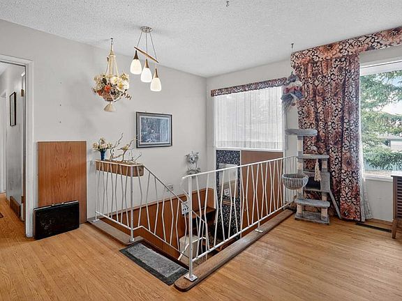 3rd image of 4911 E Vanguard Rd NW