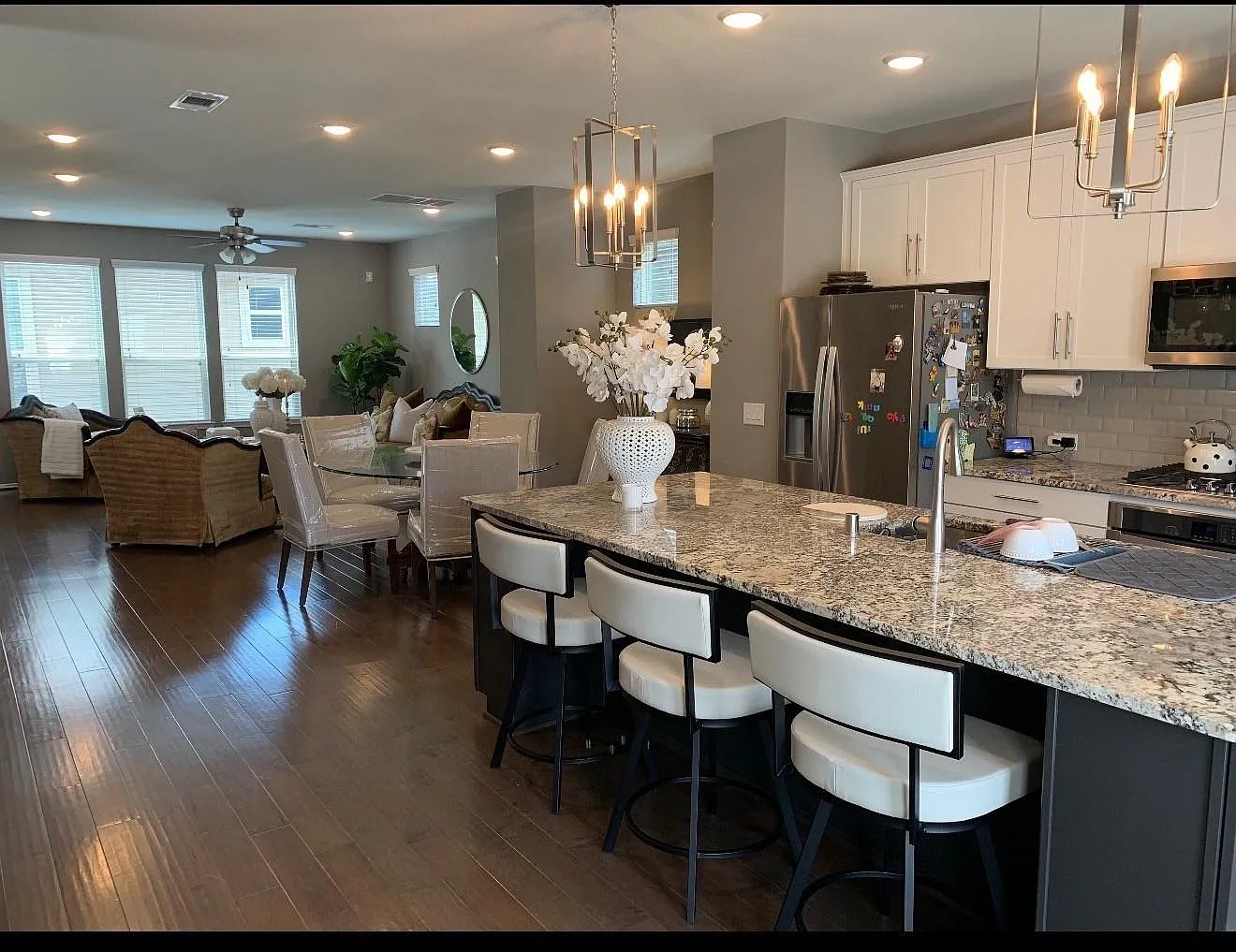 4 bed, 3.5 bath, 2274 sqft, $4,200 — Photo 1
