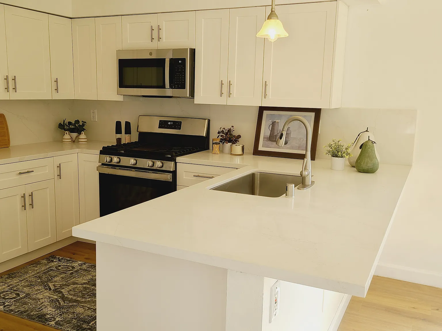 4 bed, 2402 sqft, $5,000 — Photo 4