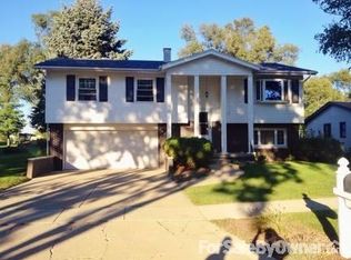 321 Northknoll Dr, Rochelle, IL 61068