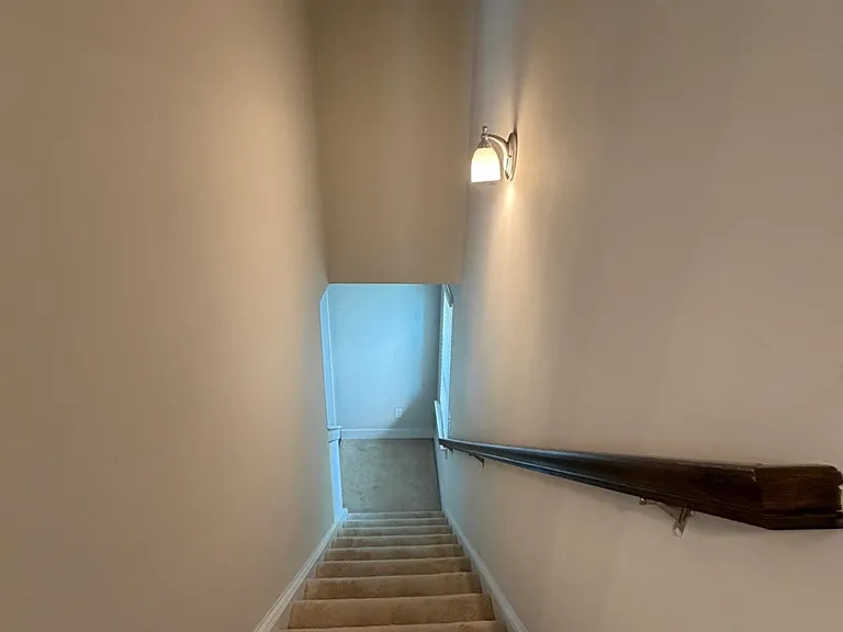 3782 Oxford Cir — Photo 32