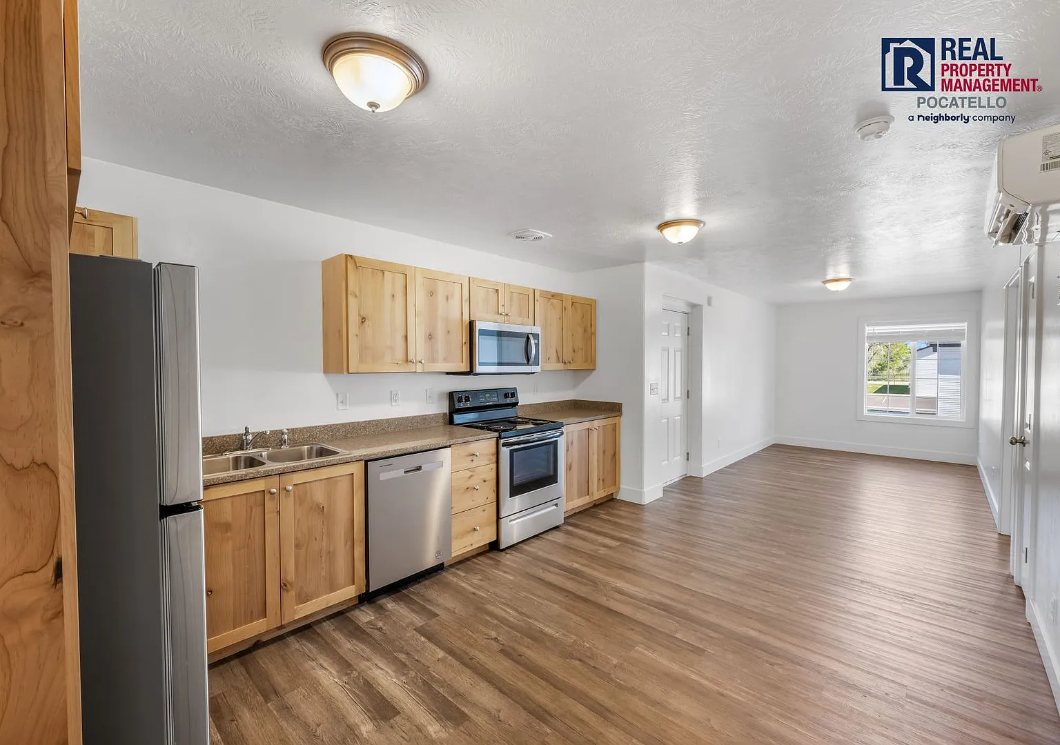 251 W Linden Bld. 9 — Photo 4