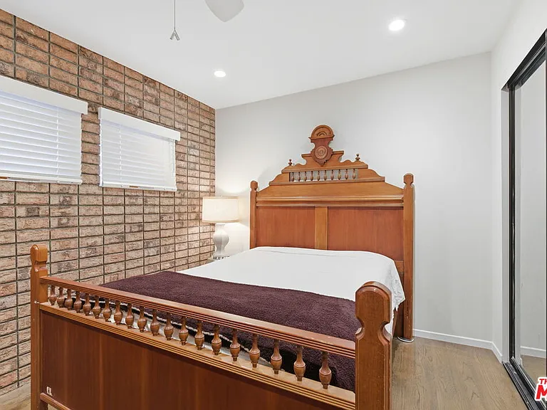 9820 Yoakum Dr — Photo 15