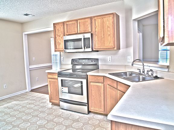 Kitchen w/New SS Appliances