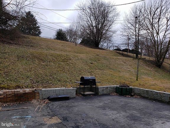 2nd image of 214 Valley Green Dr