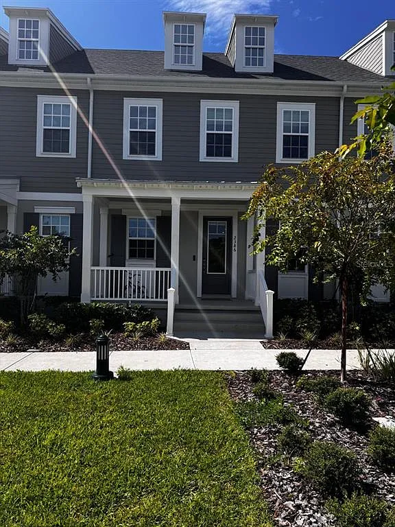 3 bed, 2.5 bath, 1653 sqft, $3,700 — Photo 2