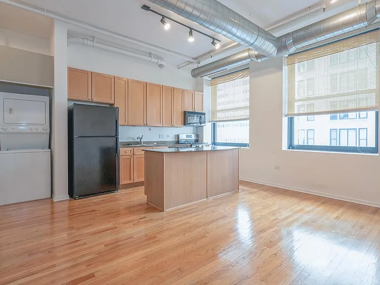 6 E Monroe St #601 — Photo 2