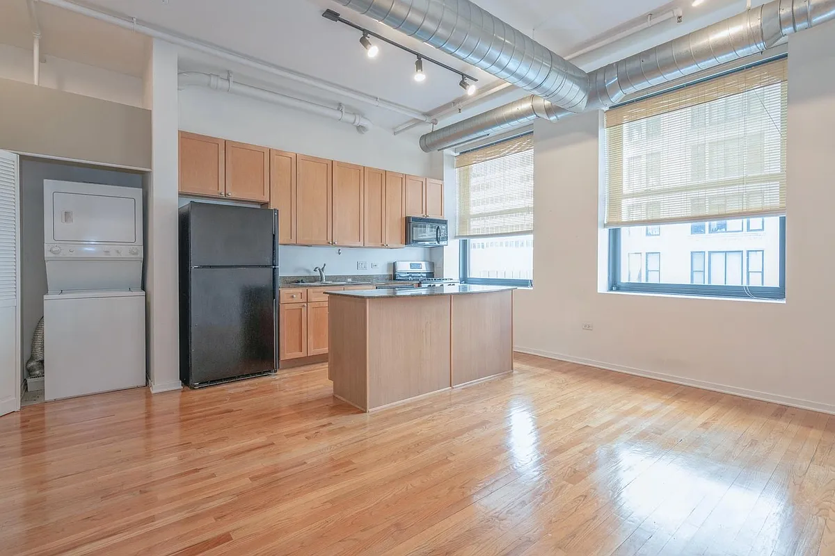 Building Photo - 6 E Monroe St #601