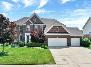 4296 Honeysuckle Ln, Zionsville, IN 46077